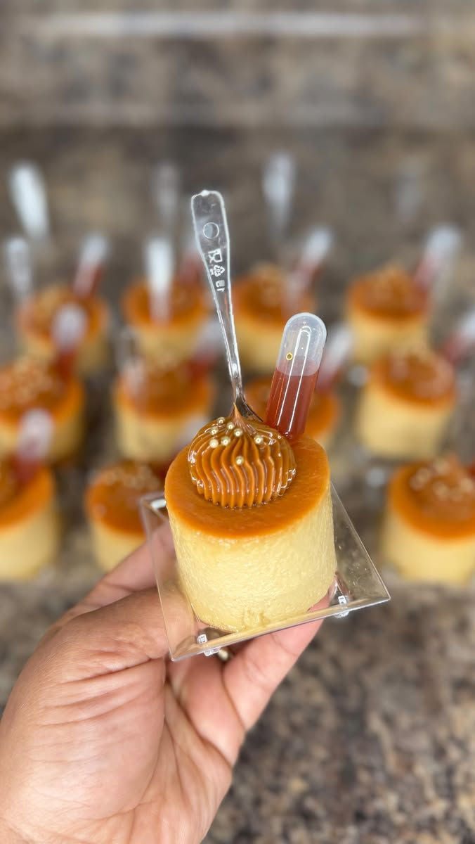 MINI PLATOS CUADRADOS PARA POSTRES 50 UNIDADES